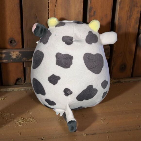 NWT Colin the Cow Valentines Squishmallow 5” (Heart Spots On Booty) - Picture 3 of 4